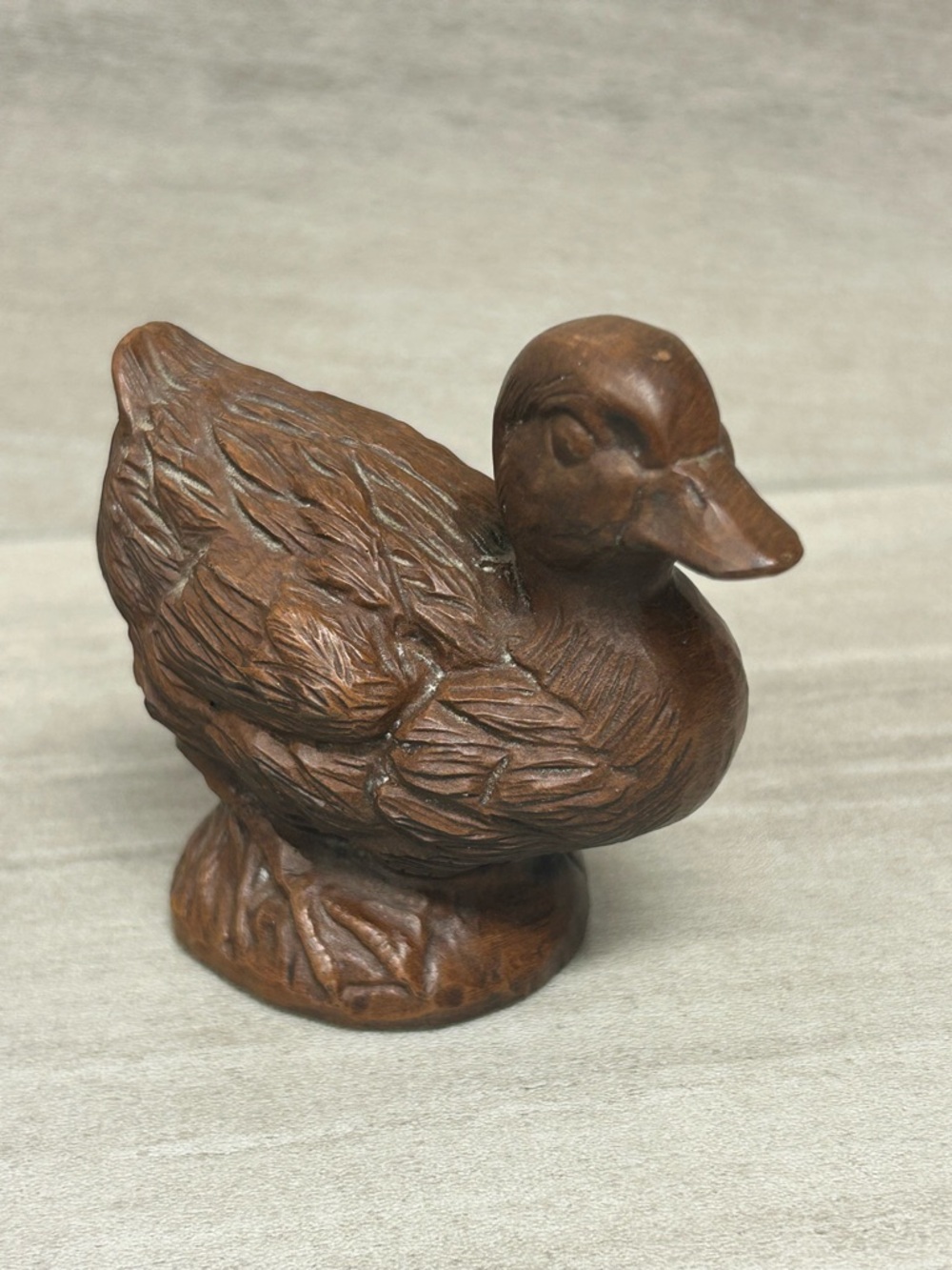 1986 VTG Red Mill Mfg Pecan Shell Resin Decorative Duck Decoy Approx 3" Tall